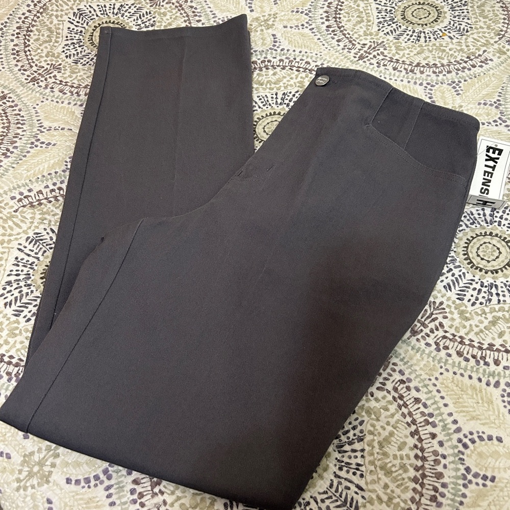 NWT-Women’s Gray Twill, Flat Front, Slimming Pants with Wide Leg- Size 10 Petite